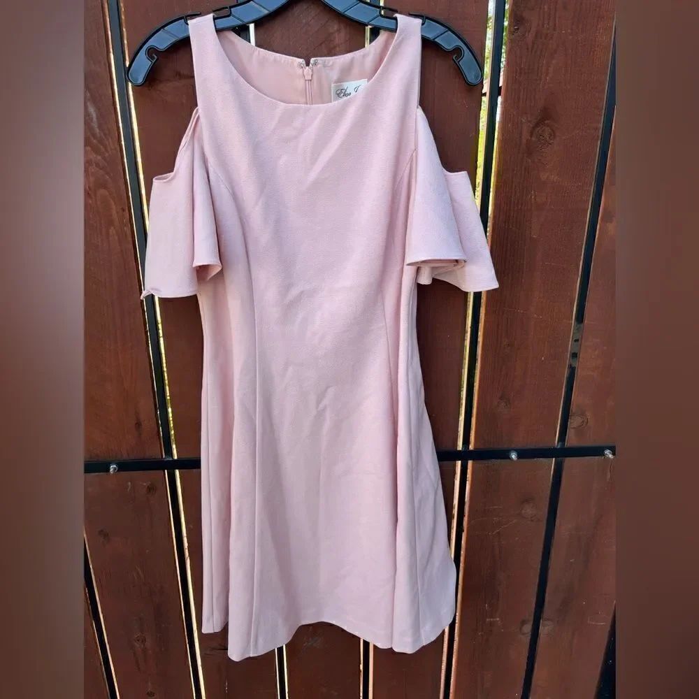Eliza J Cold Shoulder Shift Dress Size 6 light pink